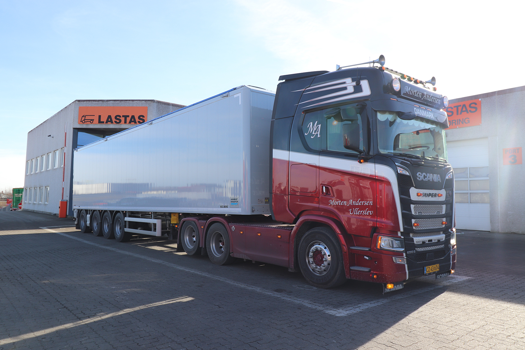 Flot Ny Knapen 4 Akslet Walking Floor Trailer Udleveret Til Vognmand ...