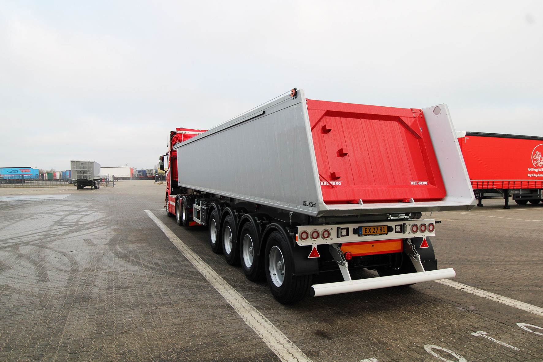 Obel Transport A/S Med To Nye Kel-Berg 4 Akslet Tiptrailere 37 M3 ...